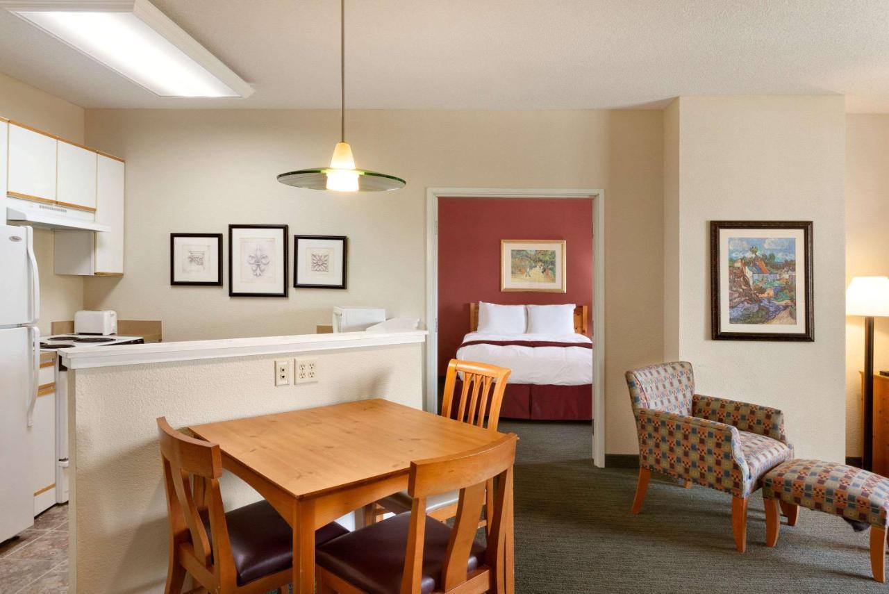 Baymont By Wyndham Wichita East Otel Dış mekan fotoğraf